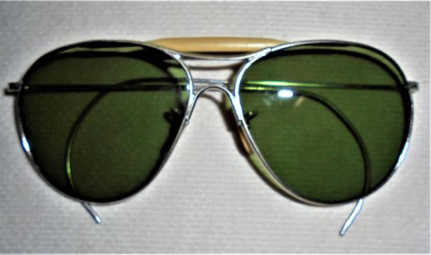 AN6531 USAAF WWII sunglasses. with case.